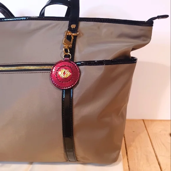 Kate Landry diaper bag tote & removable changing pad - Picture 4 of 15